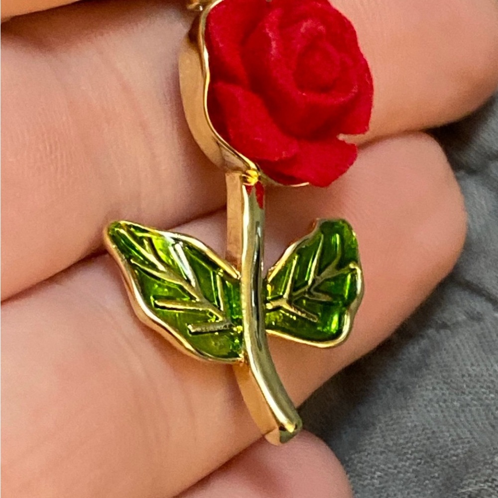 Elegant Red Rose Pendant - Picture 4 of 5